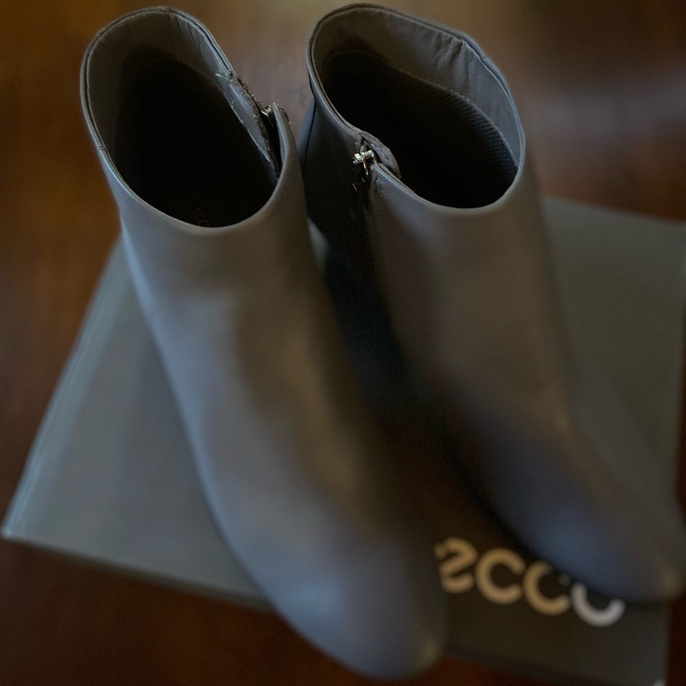 ECCO Gray Ankle Boots Leather Sculptured Heel